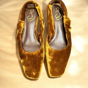 Sam Edelman Meredith slingback kitten heels in a gold velvet finish - (